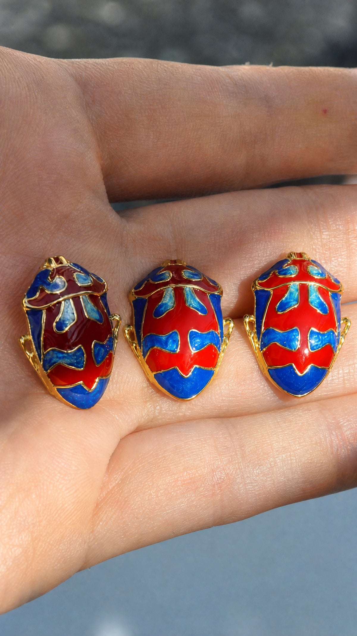 Harlequin Shield Bug Pendant – Matte Red & Shiny‑Blue Enamel