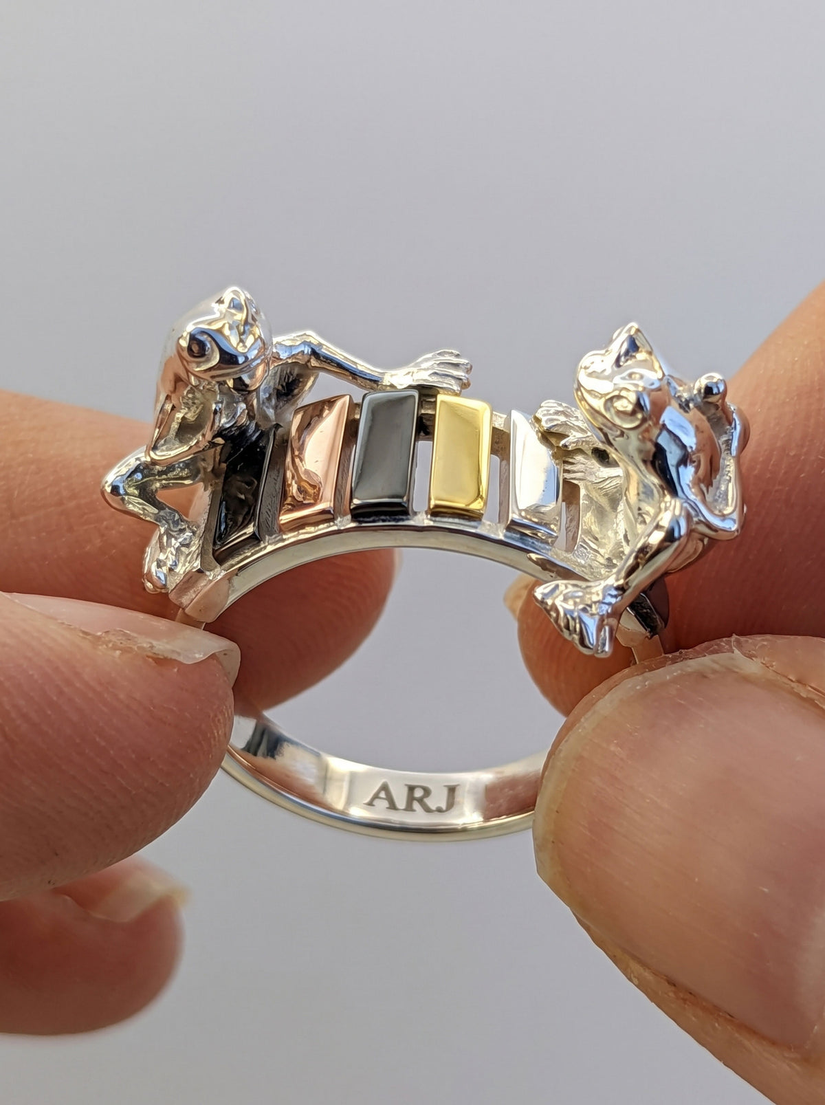 Frogs on the Rainbow Keys Ring – Whimsical Miniature Xylophone Sculpture