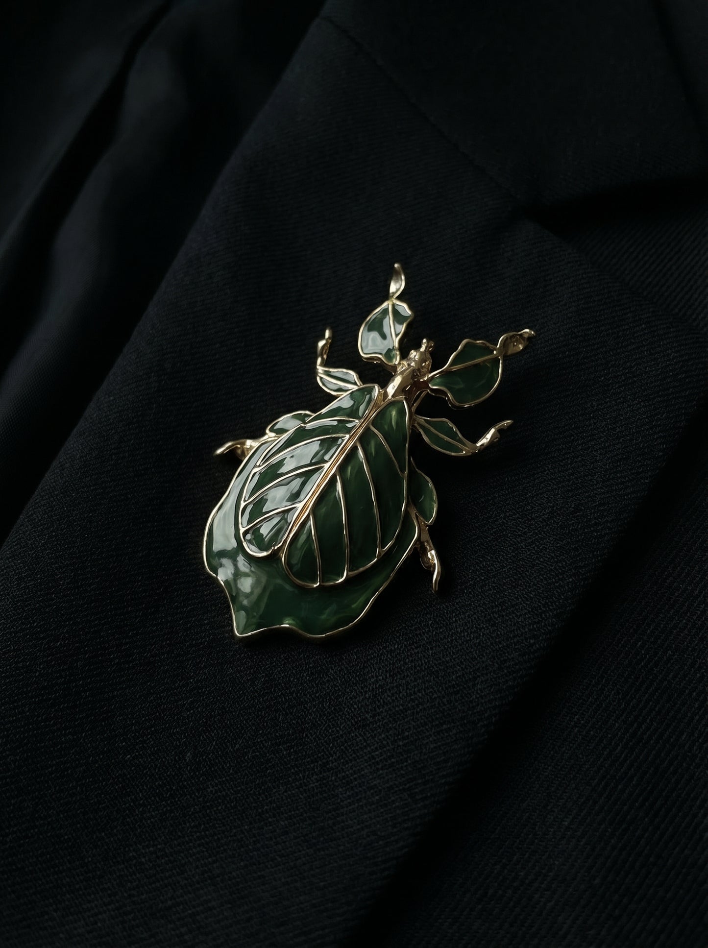 Phylliidae Leaf Insect Brooch – Green Enamel | Nature‑Inspired Sculptural Jewelry