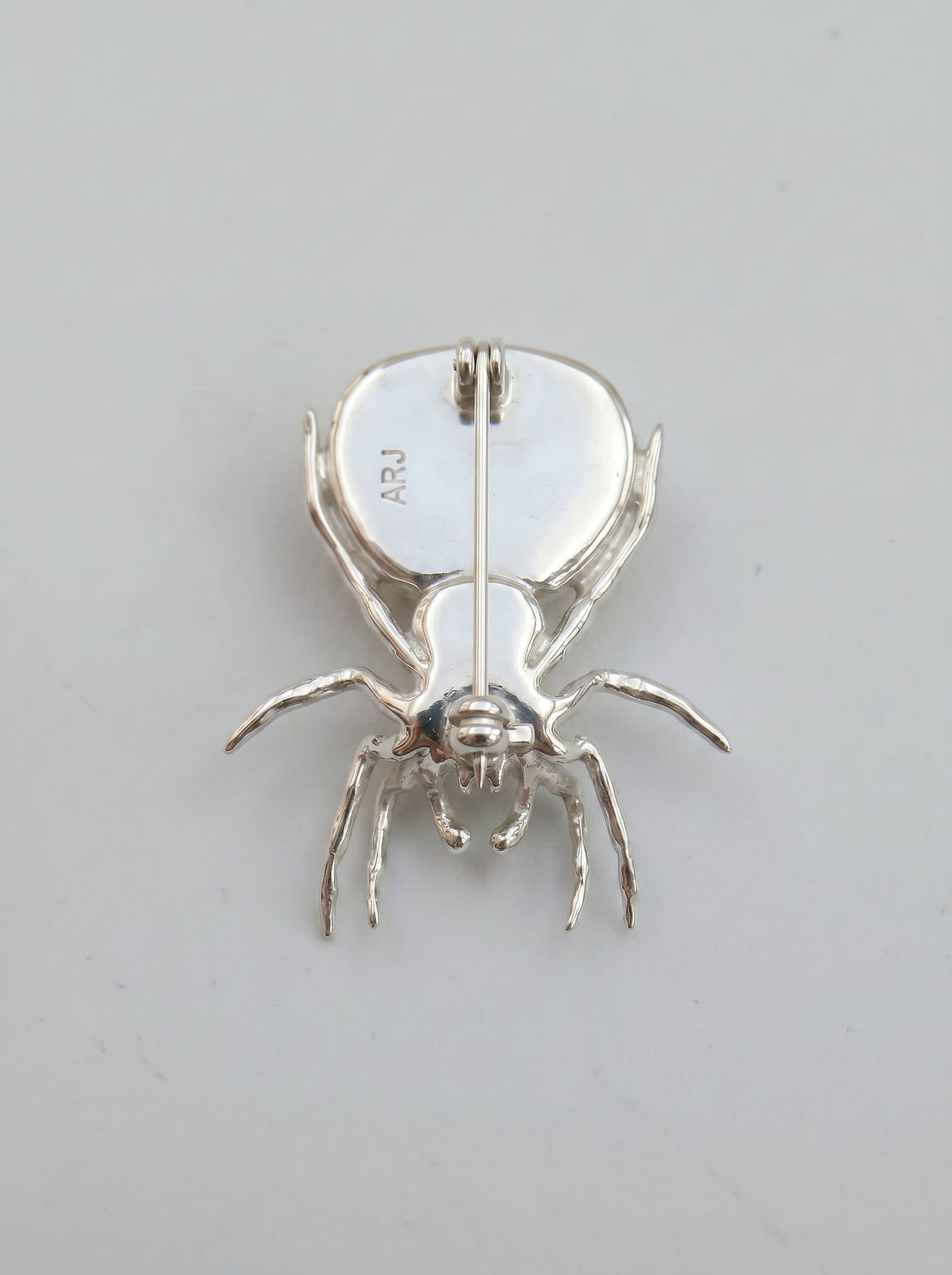 Peacock Spider Brooch – Sterling Silver, Rhodium or 14k Gold‑Plated