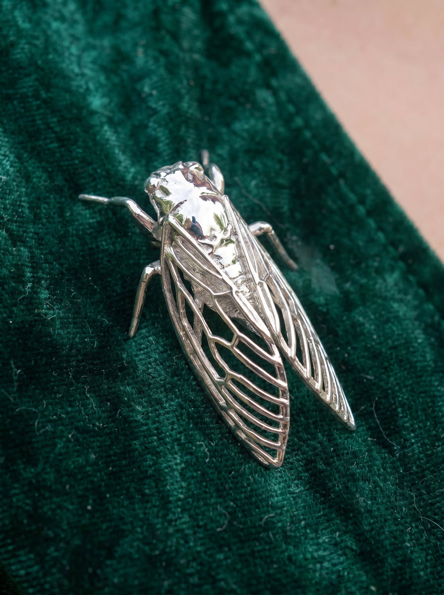 Cicada Brooch – Nature‑Inspired Sculptural Jewelry