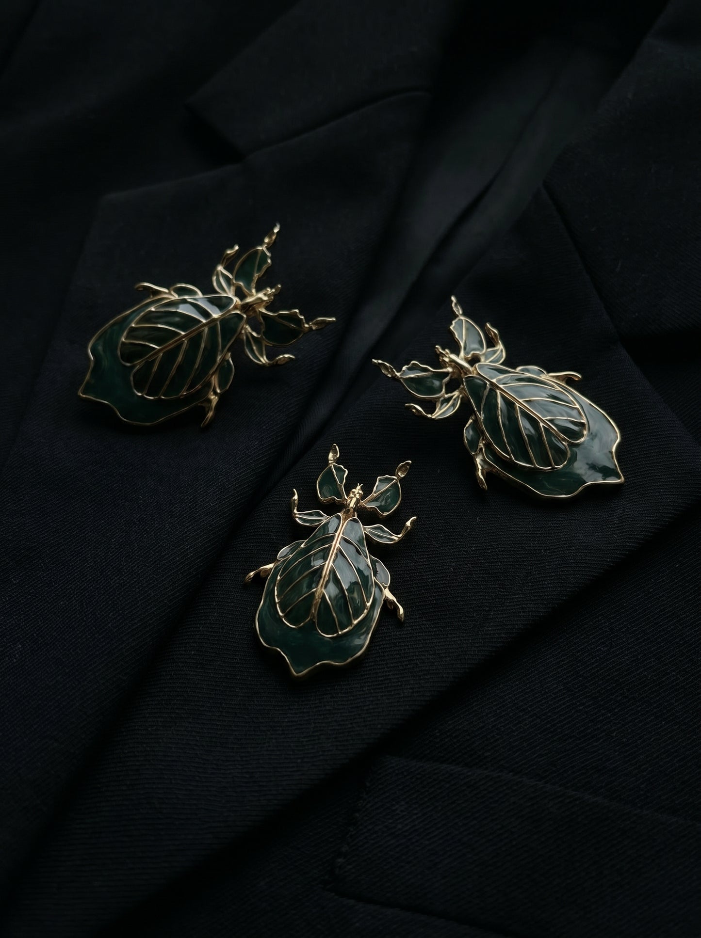 Phylliidae Leaf Insect Brooch – Green Enamel | Nature‑Inspired Sculptural Jewelry
