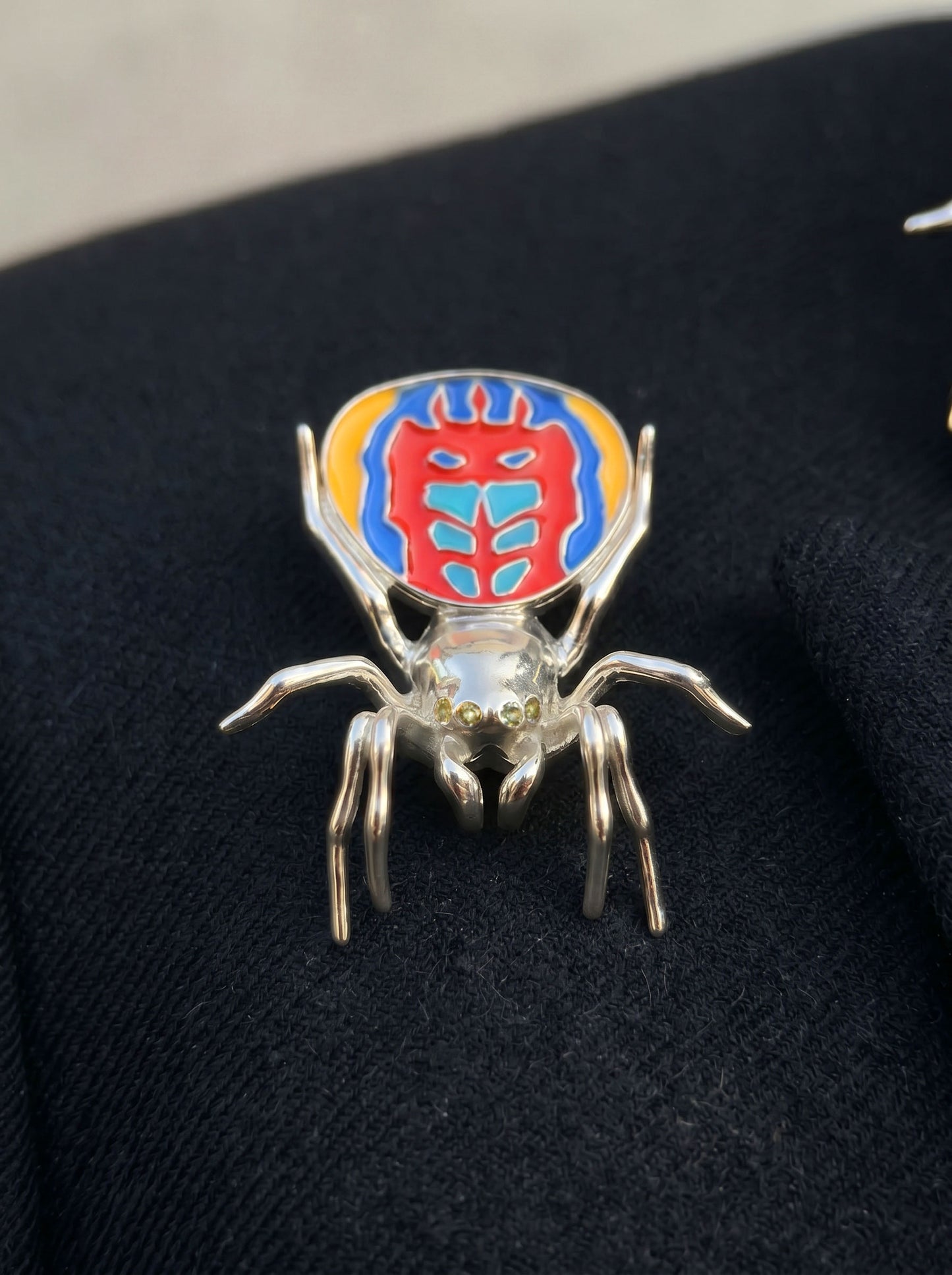 Peacock Spider Brooch – Sterling Silver, Rhodium or 14k Gold‑Plated