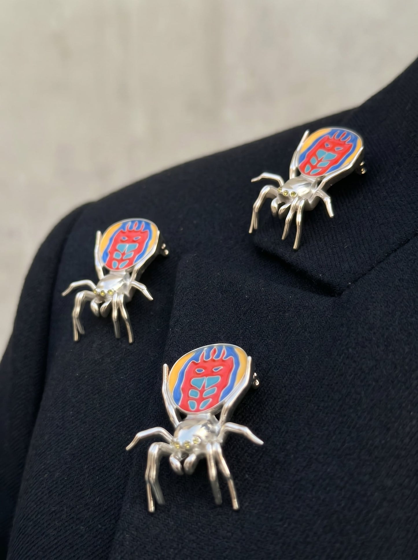 Peacock Spider Brooch – Sterling Silver, Rhodium or 14k Gold‑Plated