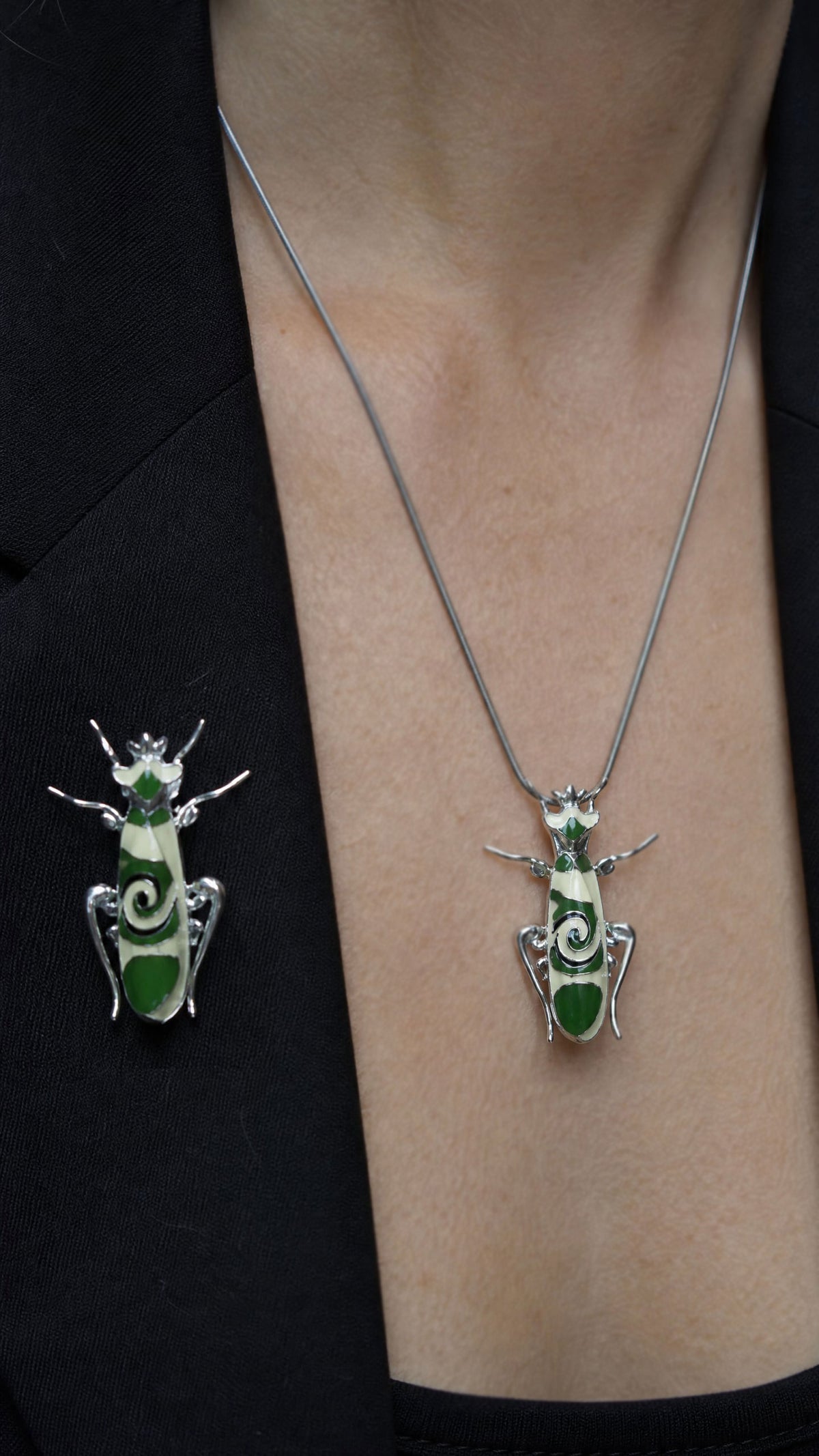 Spiny Flower Mantis Brooch – Nature Inspired Insect Jewelry