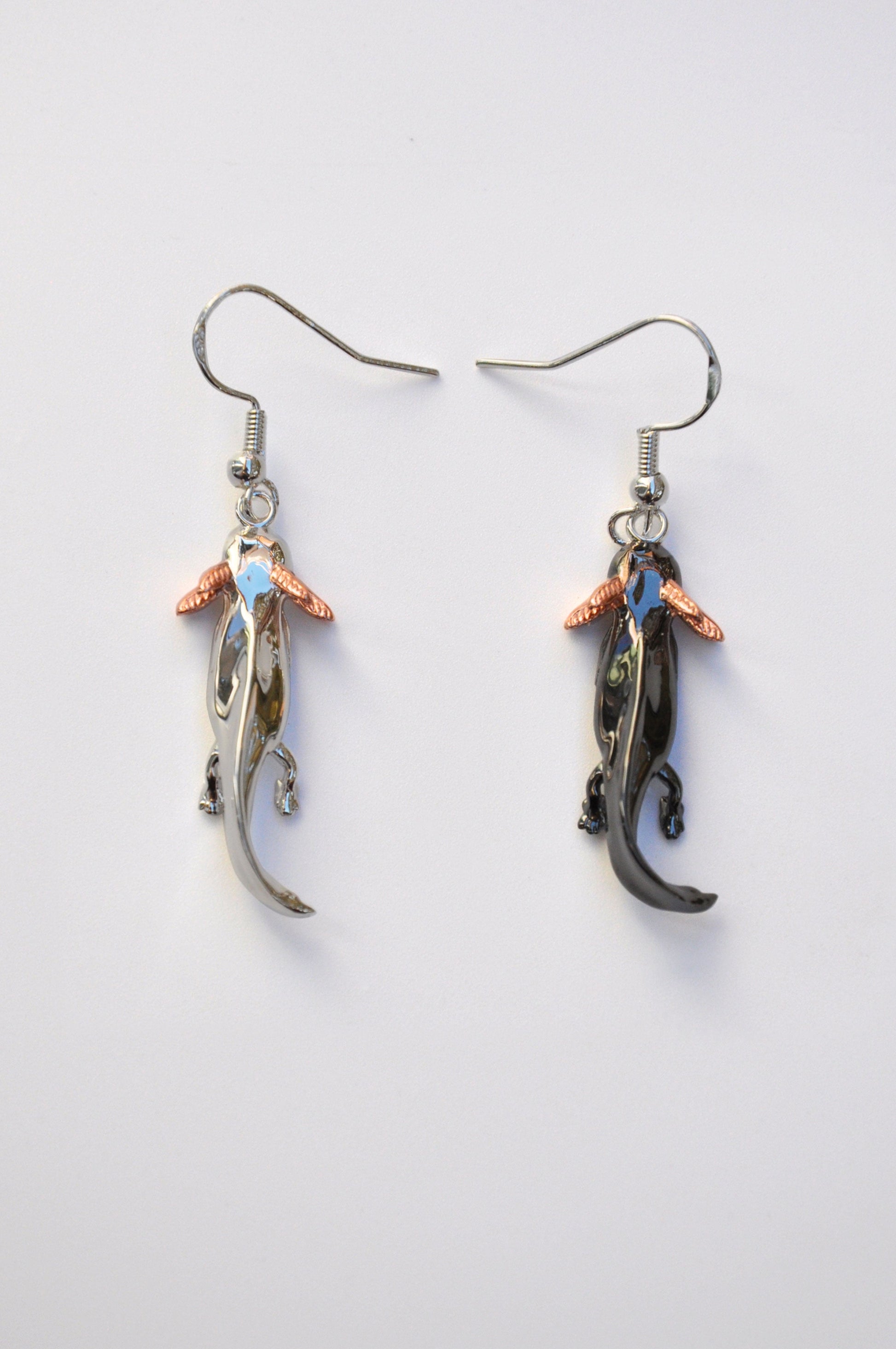 Set di Axolotl in argento sterling smaltato, orecchini a bottone in Set di Axolotl in argento sterling smaltato, orecchini a bottone in