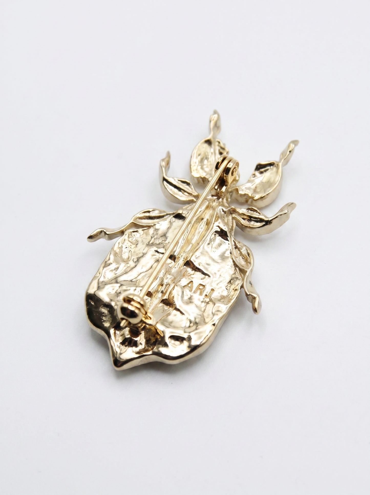 Phylliidae Leaf Insect Brooch – Green Enamel | Nature‑Inspired Sculptural Jewelry