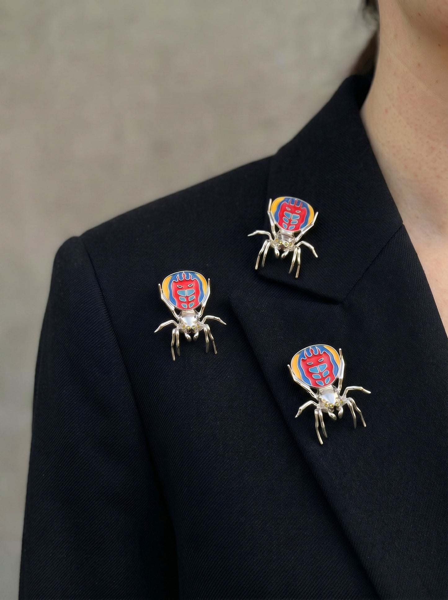 Peacock Spider Brooch – Sterling Silver, Rhodium or 14k Gold‑Plated