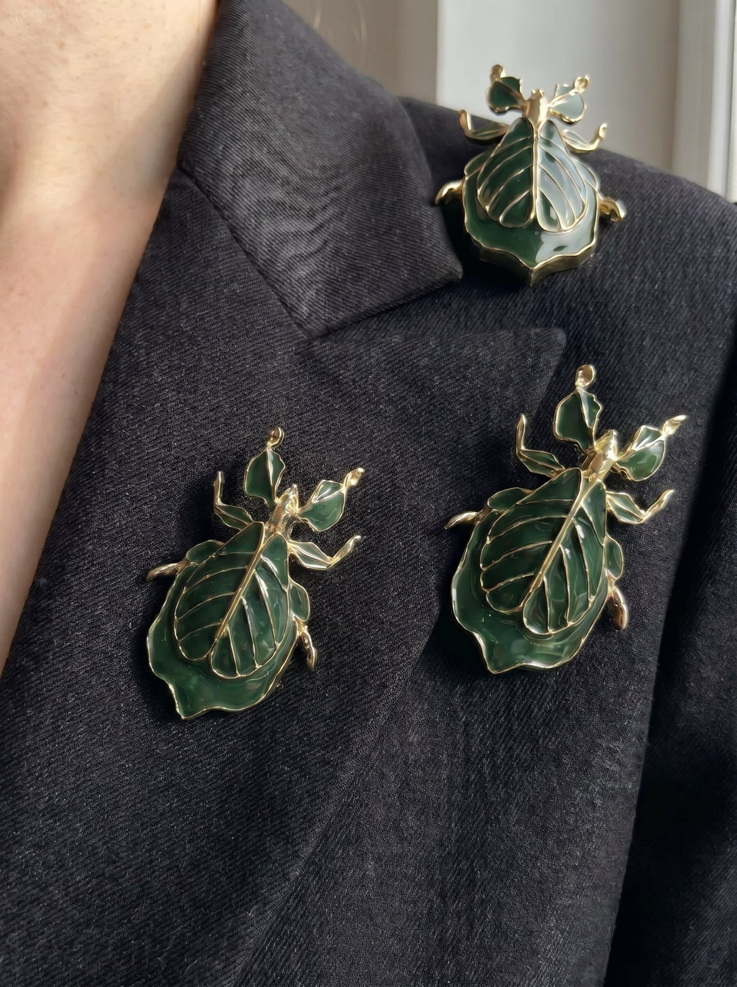 Phylliidae Leaf Insect Brooch – Green Enamel | Nature‑Inspired Sculptural Jewelry