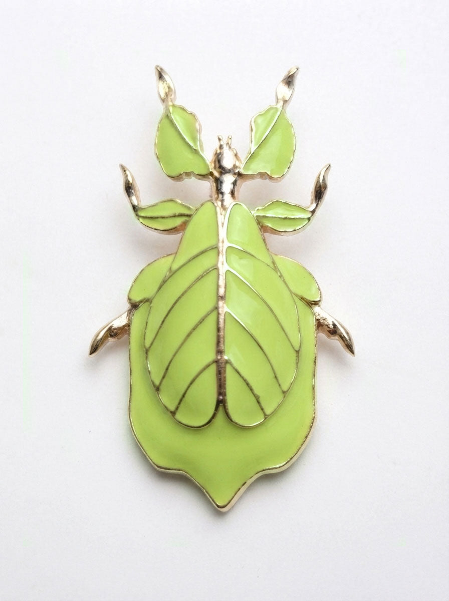 Phylliidae Leaf Insect Pendant – Green Enamel | Nature‑Inspired Sculptural Jewelry