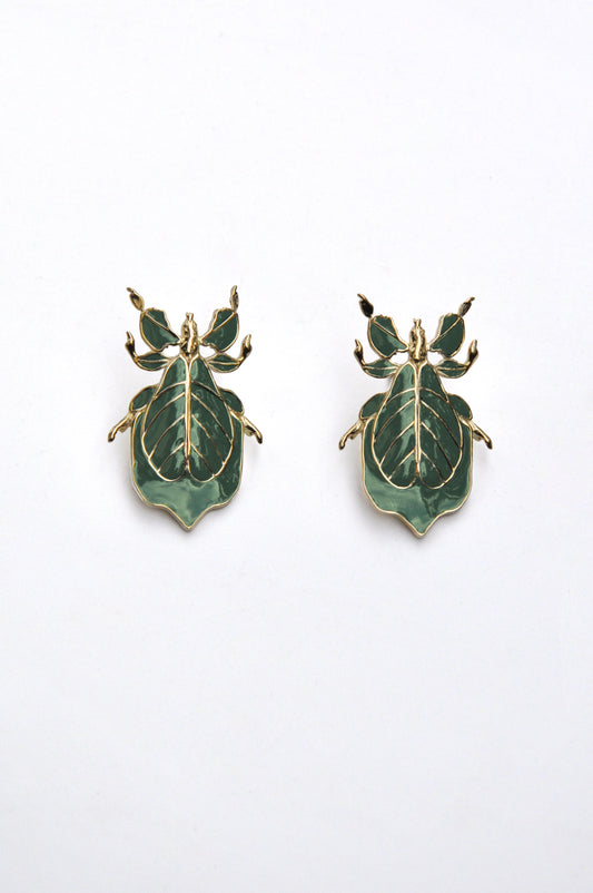 Pair of green enamel Phylliidae leaf‑insect stud earrings with gold outlines and detailed leaf‑vein patterns.