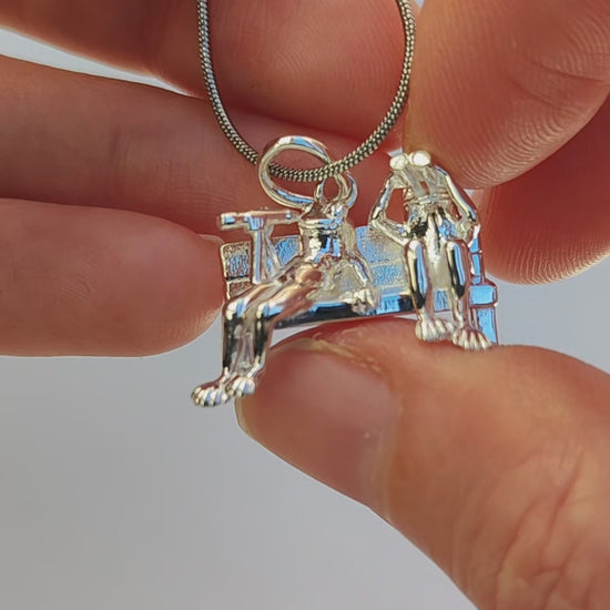 Video showcase of the Stargazer Frogs Pendant, featuring two miniature frogs — one with binoculars and one with a single‑lens viewer — gazing upward in a sculptural scene of quiet wonder.