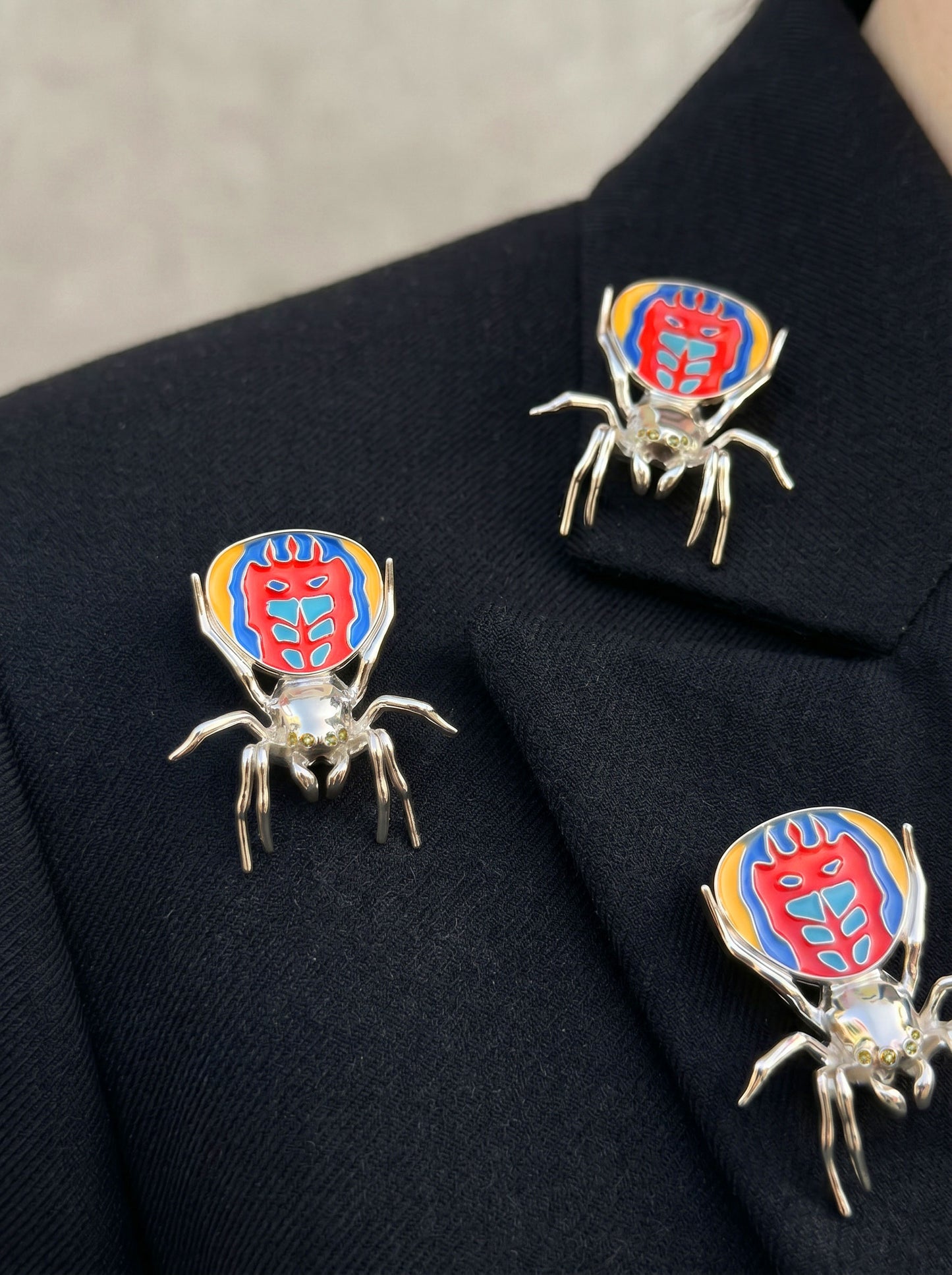 Peacock Spider Brooch – Sterling Silver, Rhodium or 14k Gold‑Plated