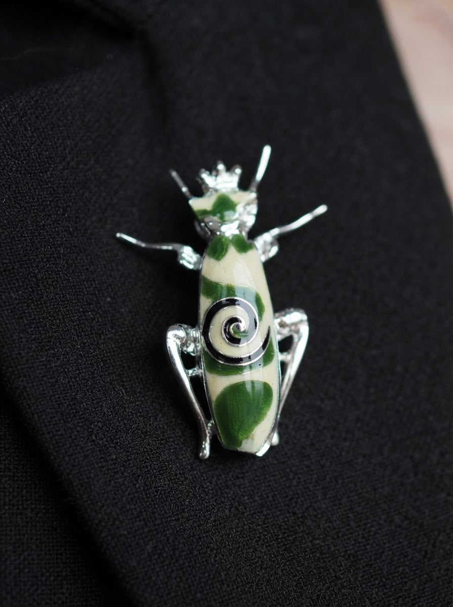 Spiny Flower Mantis Brooch – Nature Inspired Insect Jewelry