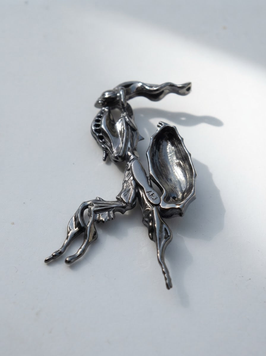 Ghost Mantis Brooch – Entomology Inspired Jewelry
